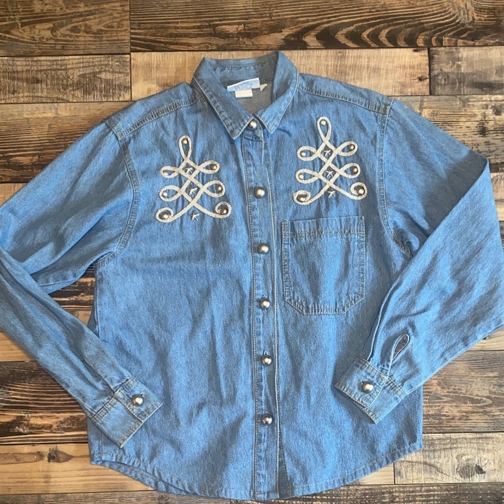 Vintage Western Style Embroidered Denim Button-Up Shirt